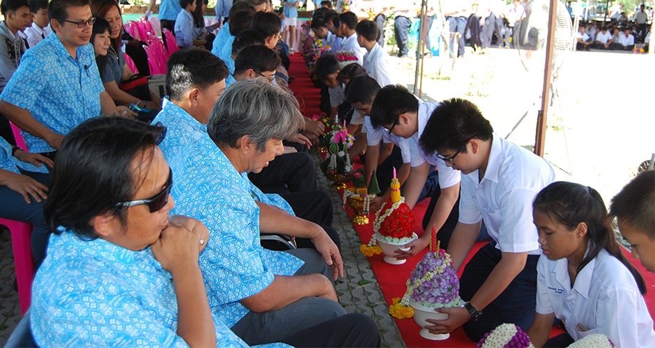 พิธีไหว้ครูและมอบทุนการศึกษา ณ วิทยาลัยเทคนิคสมุทรสาคร