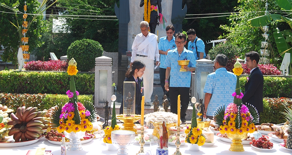 พิธีไหว้ครูและมอบทุนการศึกษา ณ วิทยาลัยเทคนิคสมุทรสาคร