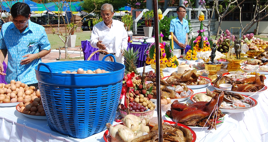 พิธีไหว้ครูและมอบทุนการศึกษา ณ วิทยาลัยเทคนิคสมุทรสาคร