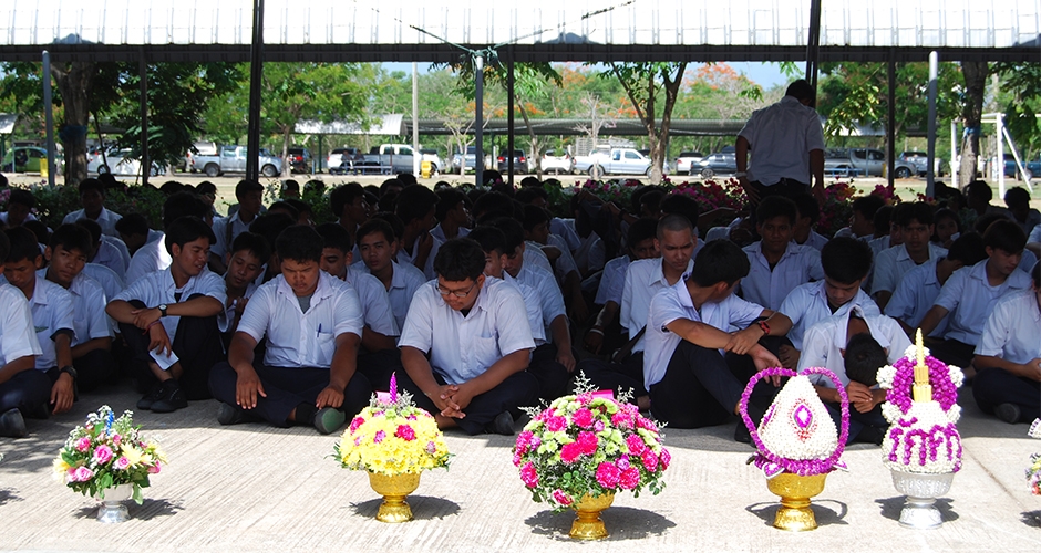 พิธีไหว้ครูและมอบทุนการศึกษา ณ วิทยาลัยเทคนิคสมุทรสาคร